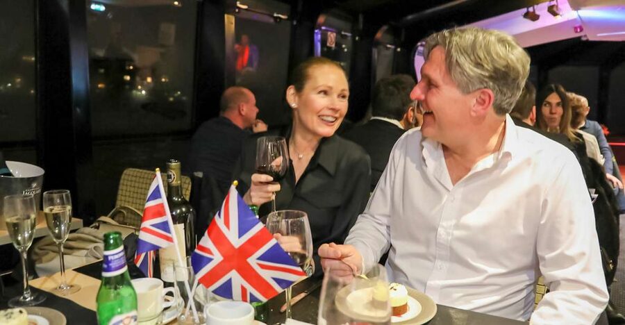 London: River Thames Dinner Cruise - Seating, boat feel, and the smart casual dress code