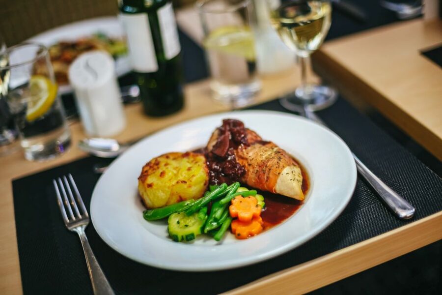 London: River Thames Dinner Cruise - Allergies and vegetarian requests: plan ahead so dinner stays stress-free