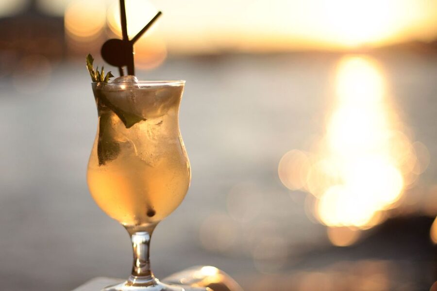 London: River Thames Evening Cruise with Bubbly and Canapés - Main saloon or open-air deck, where to stand for the best photos