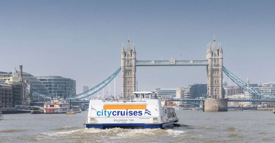 London: River Thames Hop-On Hop-Off Sightseeing Cruise - On-Board Commentary and Staff, Why the Cruise Feels Like a Guided Walk