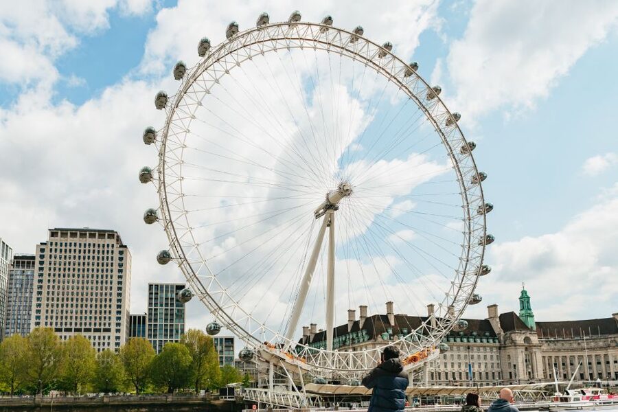 London: River Thames Hop-On Hop-Off Sightseeing Cruise - Shakespeare’s Globe to HMS Belfast, Old Meets Modern on the Same Waterline