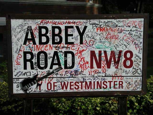 London: Rock 'n' Roll History Tour - Your Tour Guide Makes the Difference