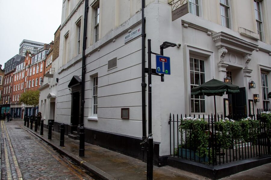 London: Rock 'n' Roll History Tour - Kensington and Queen: The Neighborhood Behind the Band