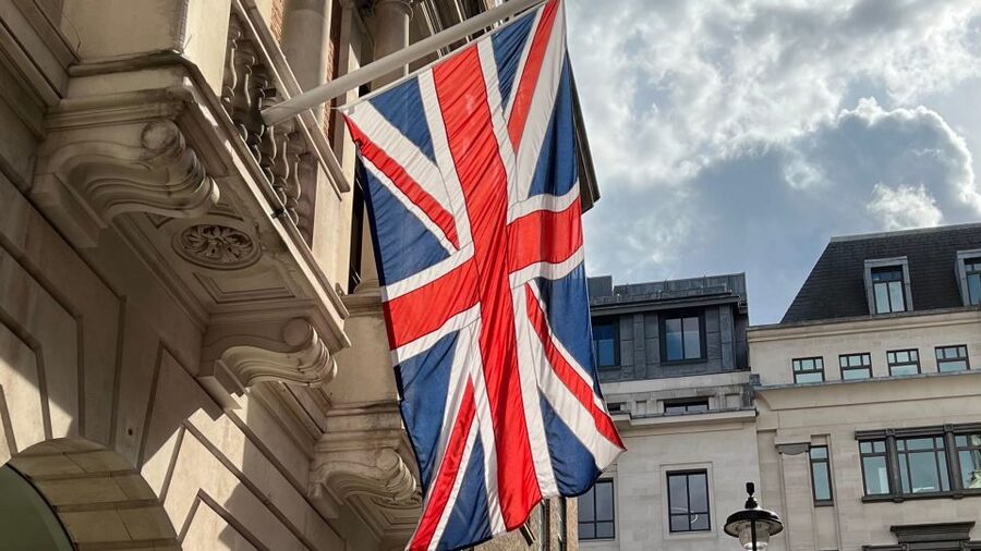 London: Royal Historic Pubs Walking Tour - Guides, group energy, and why the tone seems consistent