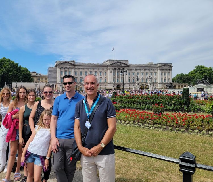 London: Royal Walking Tour and Buckingham Palace Audio Tour - Meeting at St. James Square, then heading straight into the royal zone