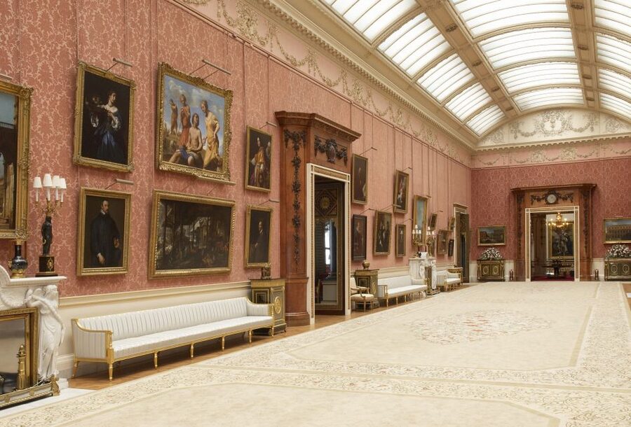 London: Royal Walking Tour and Buckingham Palace Audio Tour - Who should book this royal walking tour and audio palace visit