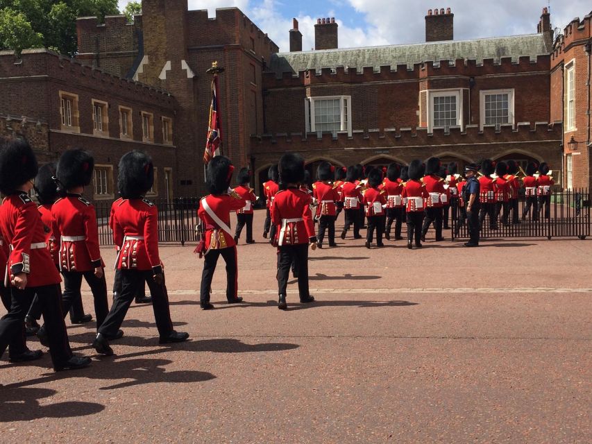 London: Royalty Walking Tour with Changing of The Guard - Buckingham Palace and the Changing of the Guard Viewing Plan