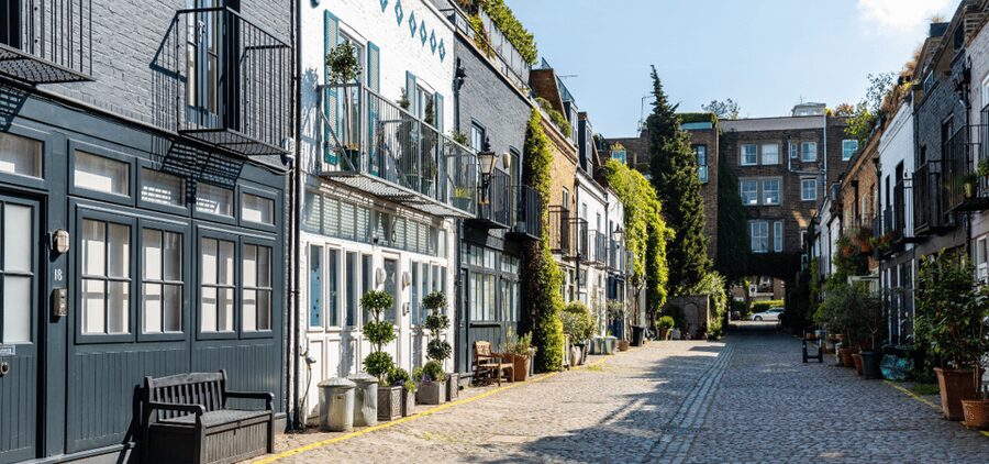 London: Self-Guided Notting Hill Walking Tour with an APP - Powis Mews and the classic cinema stop at Electric