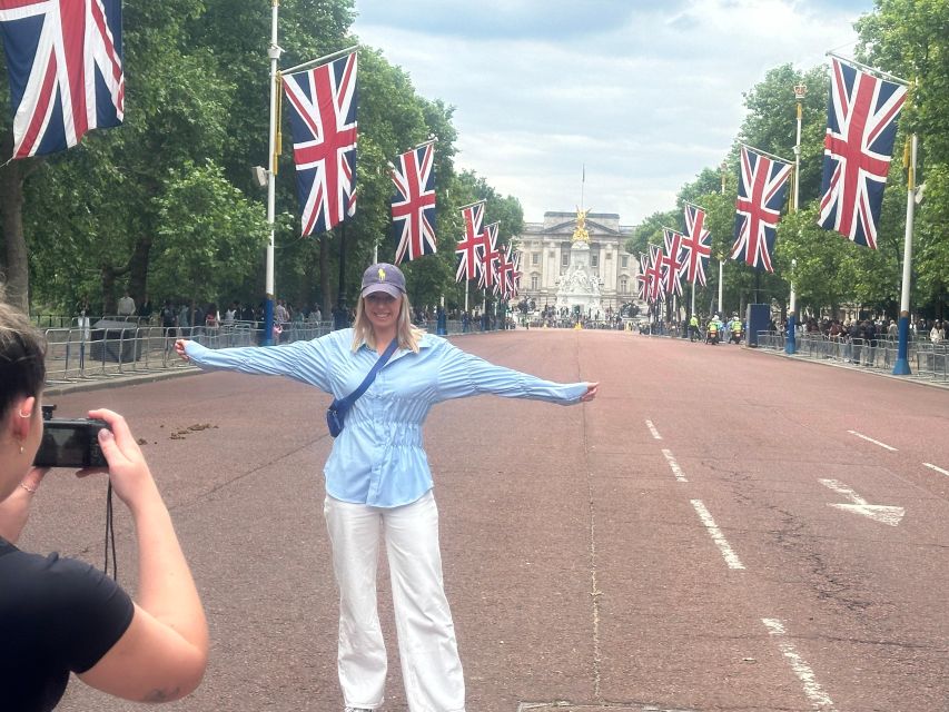 London: Sightseeing Black Cab Tour with Hotel Pickup - Price and logistics: what $429 per group really buys