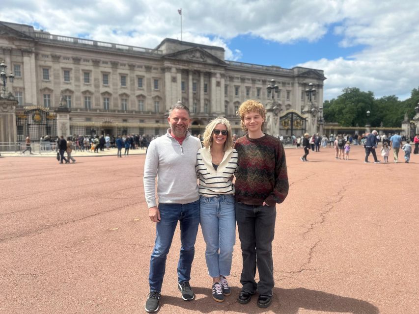 London: Sightseeing Black Cab Tour with Hotel Pickup - Tower of London and the royal Windsor of the Thames