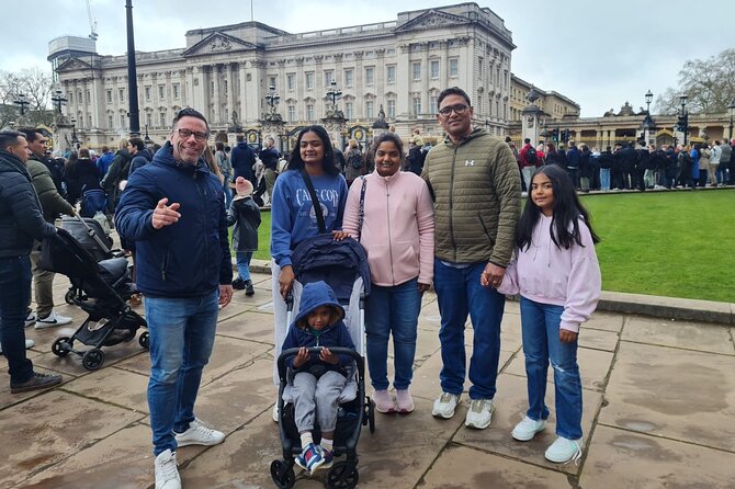 London Sightseeing Private Black Cab Tour with Hotel Pick Up - Big Ben and Westminster Abbey: Quick Exterior Views with Big Impact