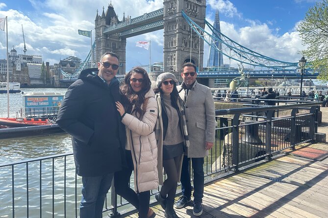 London Sightseeing Private Black Cab Tour with Hotel Pick Up - Buckingham Palace, Leicester Square, and Piccadilly Circus in One Loop