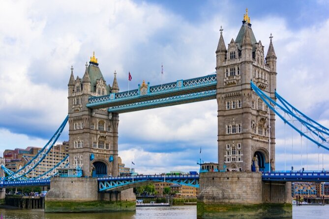 London Sightseeing Walking Tour with 30+ sights - St. Paul’s Cathedral: the dome view that anchors the day