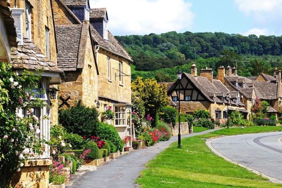 London: Small Group Cotswolds Trip with Bourton-on-the-Water - Stop 3: Broadway Tower Views With Admission Included