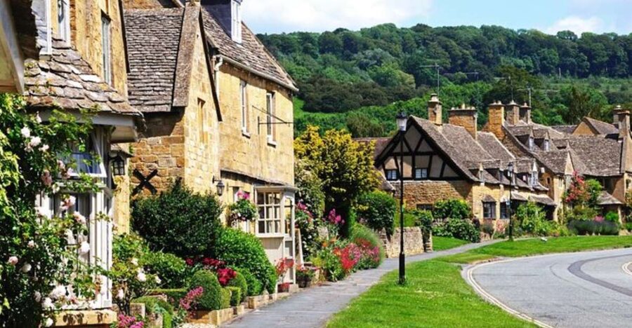London: Small Group Cotswolds Trip with Bourton-on-the-Water - Stop 4: Stow-on-the-Wold Market Town Browsing