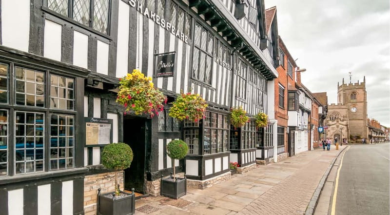 London: Small Group Oxford, Stratford and Cotswolds Day Tour - Guides and the feel of the day: comedy, facts, and good pacing