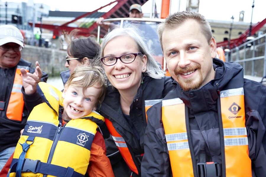 London: Speedboat Tour Through Heart of the City - Comfort under pressure: suspension seats, waterproof jackets, and life jackets