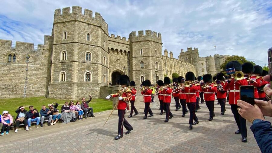 London: Stonehenge, Windsor Castle, Bath, Lacock & Pub Lunch - Key highlights to look for