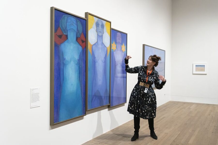 London: Tate Modern Official Guided Tour - Key things to notice before you walk in