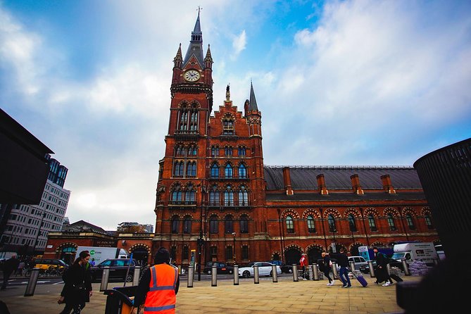 London The Best of Harry Potter Guided Tour (Free for Kids) - Leicester Square: Statues, Cinema Energy, and Quick London Pulse Checks