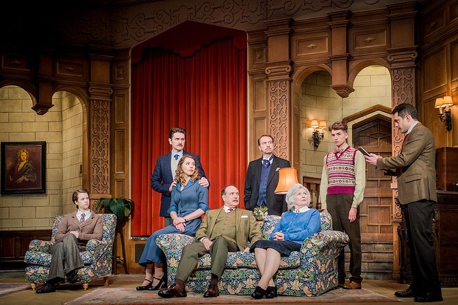 London Theatre: The Mousetrap - Atmosphere and staff: a proper London show night