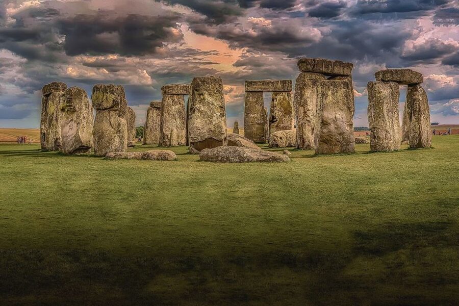 London to Southampton Cruise Terminal via Stonehenge - Door-to-Door Executive Coach From London and Heathrow