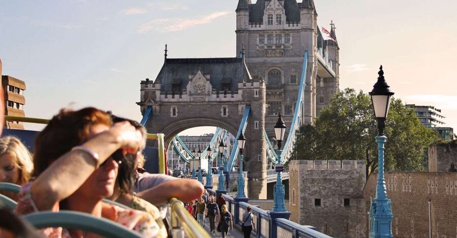 London: Tootbus London by Night Bus Tour - Price and value: is $37 worth 90 minutes of night London?