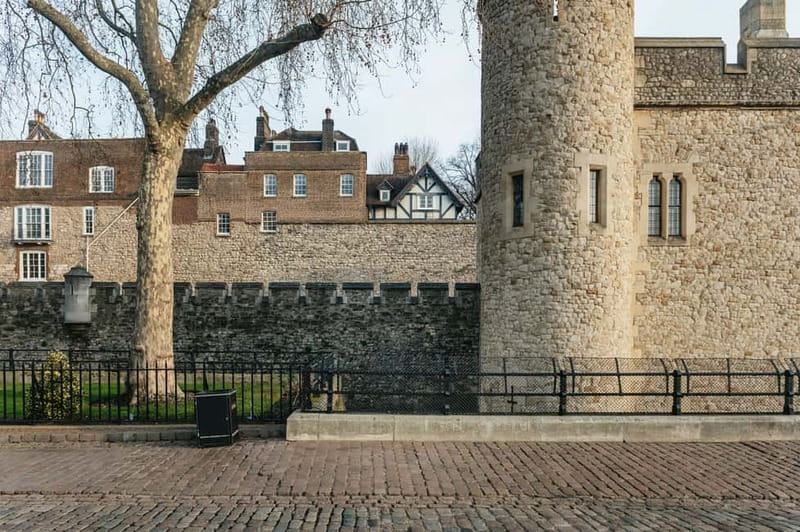 London: Tower of London Entry & Beefeater Private Audience - Meeting a Beefeater (Yeoman Warder): the audience you actually remember