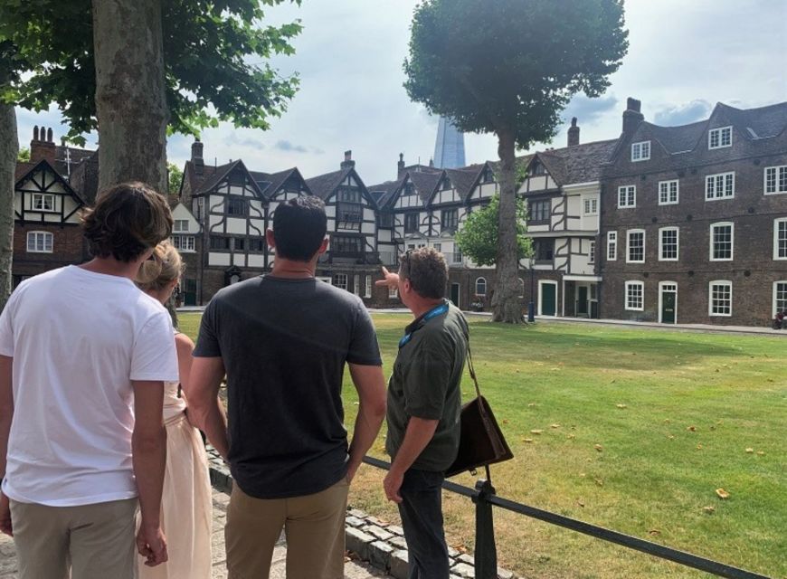 London: Tower of London Guided Tour with Boat Ride - Guide quality and group size: where this tour tends to win