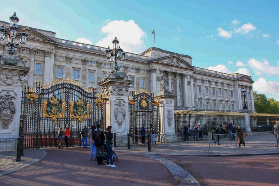London: Tower of London, Thames Boat & Changing of the Guard - Four iconic stops, one brisk rhythm