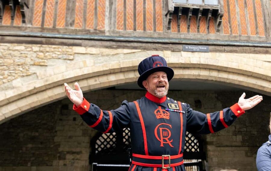 London: Tower of London, Thames Boat & Changing of the Guard - Entering the Tower early: Beefeaters and the Opening Ceremony