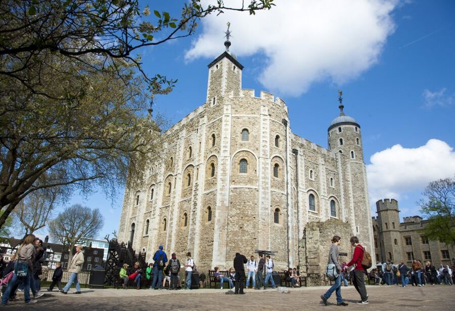 London: Tower of London, Thames Boat & Changing of the Guard - Changing of the Guards: what you see depends on the day
