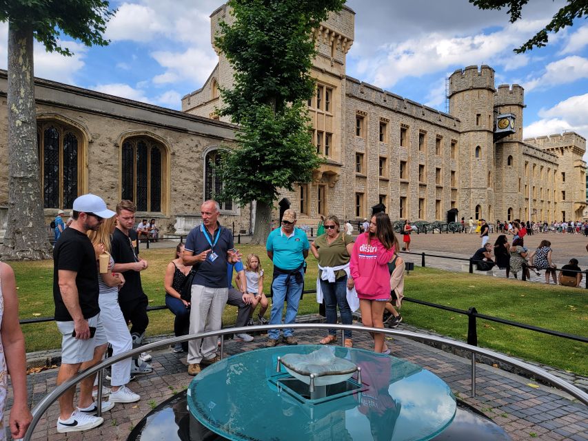 London: Tower of London Tour with Crown Jewels & Beefeaters - Guides and storytelling: why the best part is often the voice