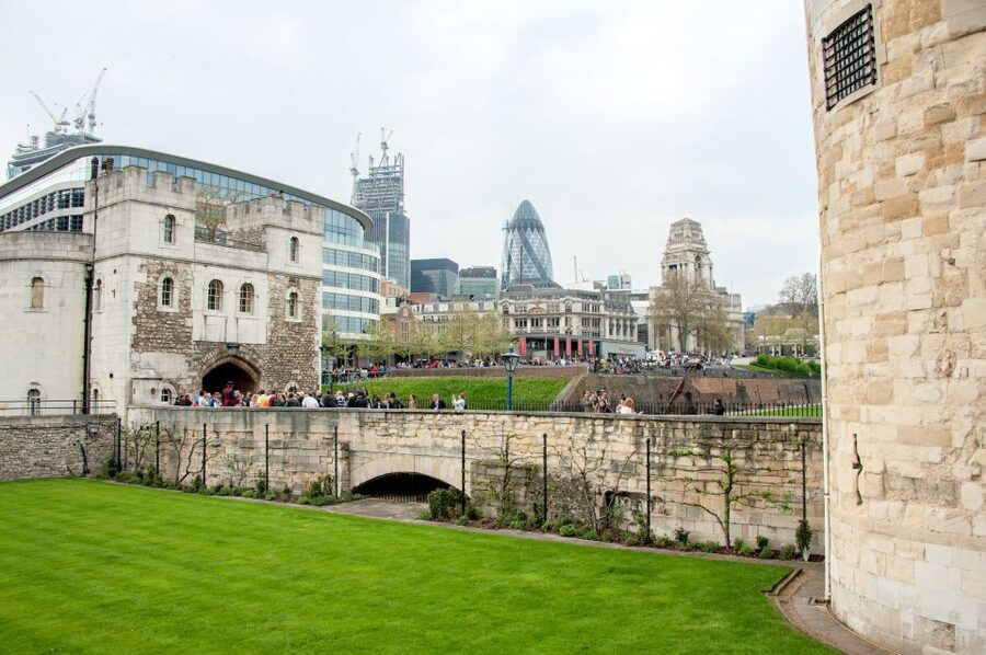 London: Vintage Bus Tour and London Eye Ticket - Victoria Coach Station, Gates 19-20, and Getting Seated