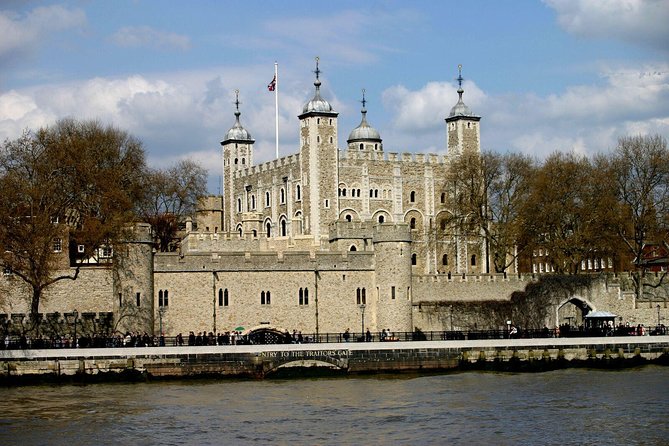 London Vintage Bus Tour Including River Thames Cruise with Optional Lunch - The Thames River Cruise: 30 Minutes, Audio Commentary, and Photo Reality