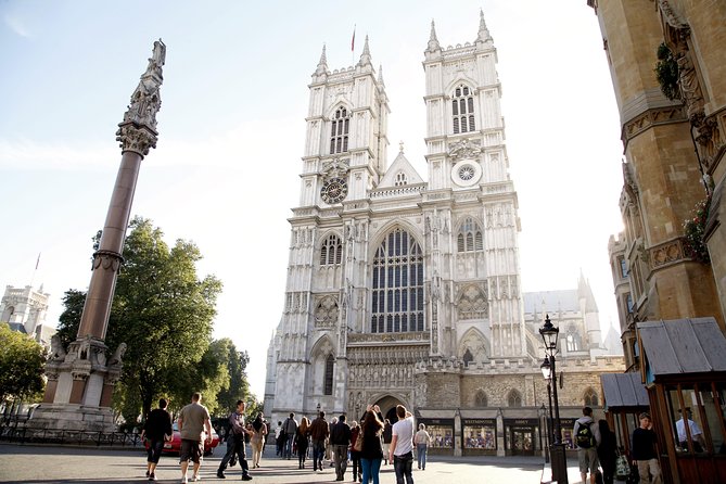 London Vintage Bus Tour with Cream Tea at Harrods - Tower of London: A Fast Photo Stop With a Lot to Look At