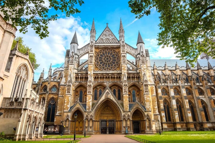 London: Westminster Abbey Priority Access & Guided City Tour - Whitehall and Horse Guards Parade: photo stops that explain the system
