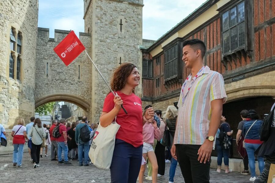 London: Westminster Abbey, Tower of London and Boat Tour - Headsets, guide style, and why the pacing works