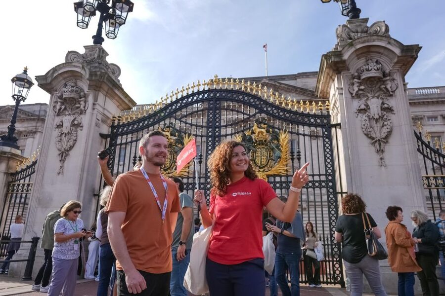 London: Westminster Abbey, Tower of London and Boat Tour - Tower of London guided tour: rooms, the Jewel House, and Crown Jewels access