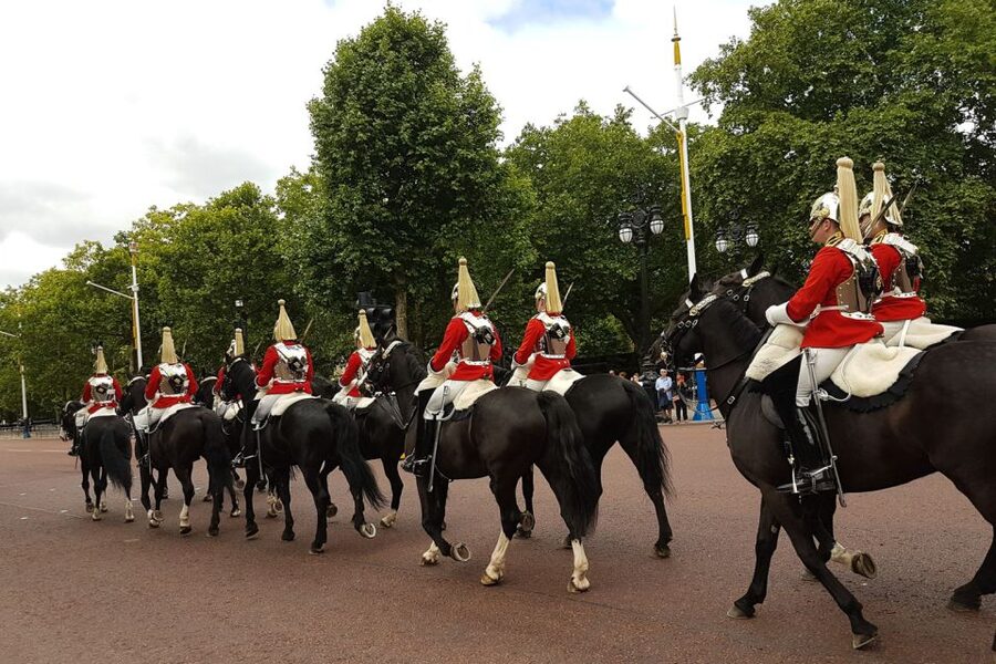 London: Westminster Tour, River Cruise, and Tower of London - Westminster on foot: from Buckingham to Westminster Abbey
