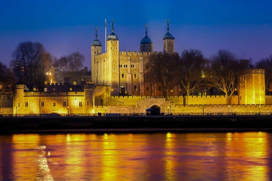 London: Westminster Tour, River Cruise, and Tower of London - Tower of London: Beefeaters, ravens, and a thousand years of drama