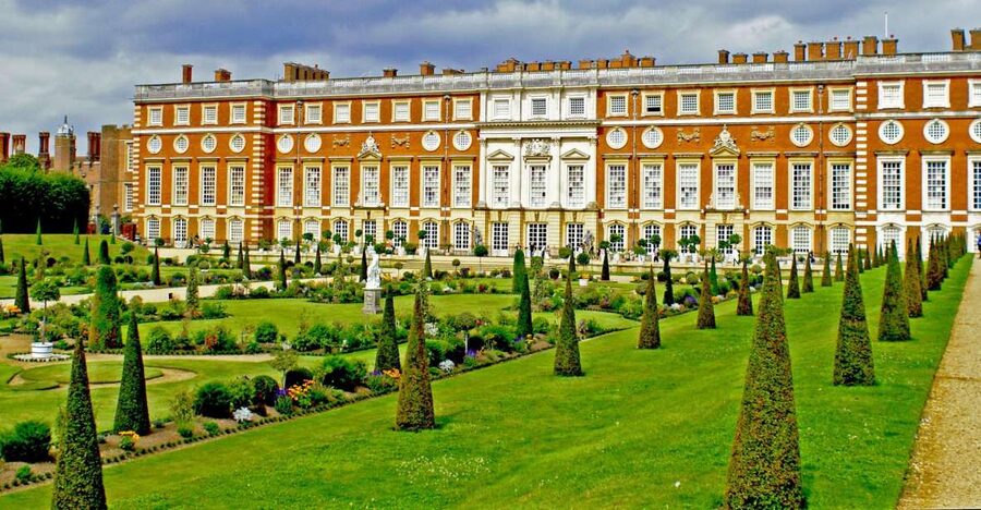 London: Windsor Castle & Henry VIII's Hampton Court Palace - How the day flows on a coach, with Thames River time