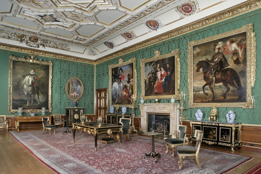 London: Windsor Castle & Henry VIII's Hampton Court Palace - Queen Mary’s Dolls’ House: tiny rooms with big engineering details