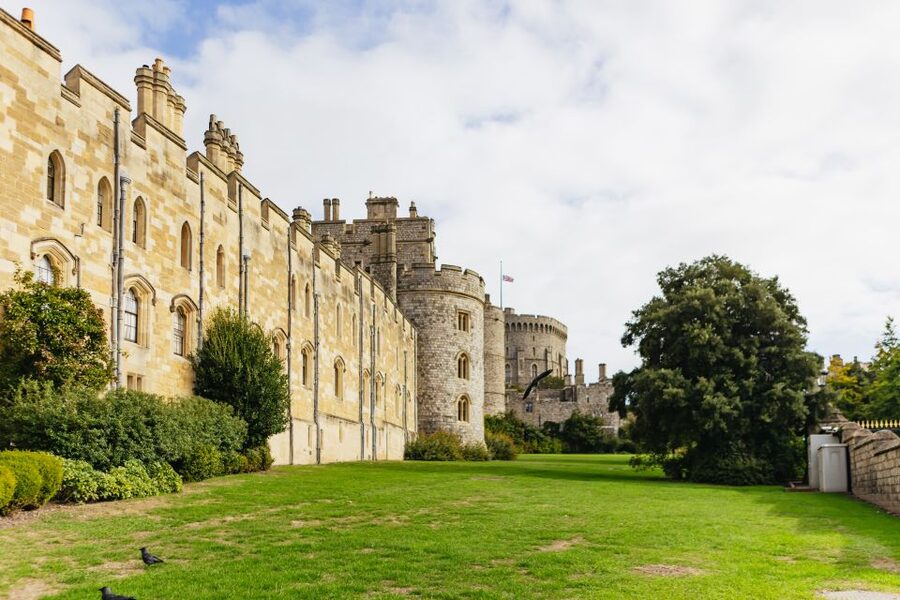 London: Windsor Castle, Stonehenge & Bath Full-Day Tour - Bath’s Georgian streets and the Roman Baths option