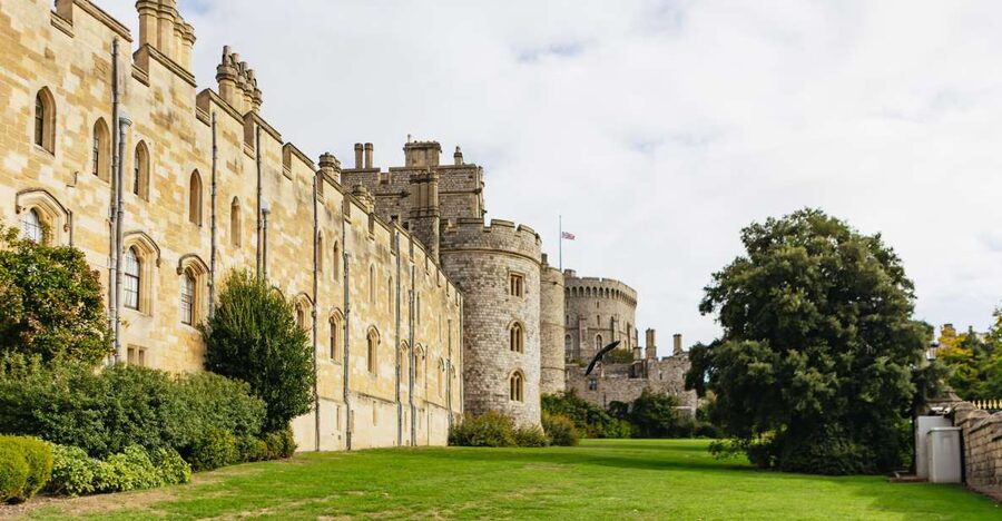 London: Windsor Castle, Stonehenge & Bath Full-Day Tour - How to use Windsor town free time like a local