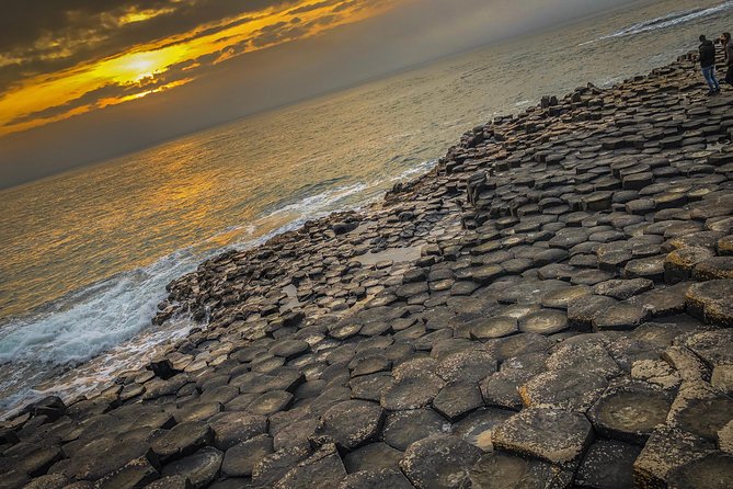 Luxury Giants Causeway Tour in Mercedes + FREE Belfast Mural Tour - Belfast murals at the end: a focused, meaningful 30-minute primer