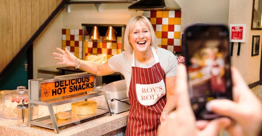 Manchester: The Coronation Street Experience - The 25-minute free roam: how to use it for your best pictures