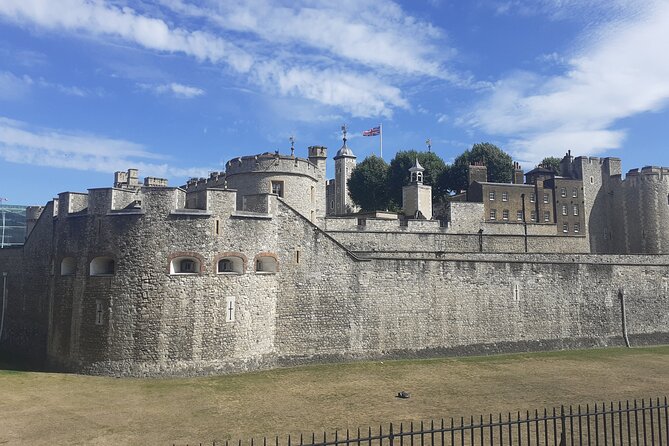 Medieval History Walking Tour from The Tower of London - HMS Belfast and London Bridge: war memories on medieval ground