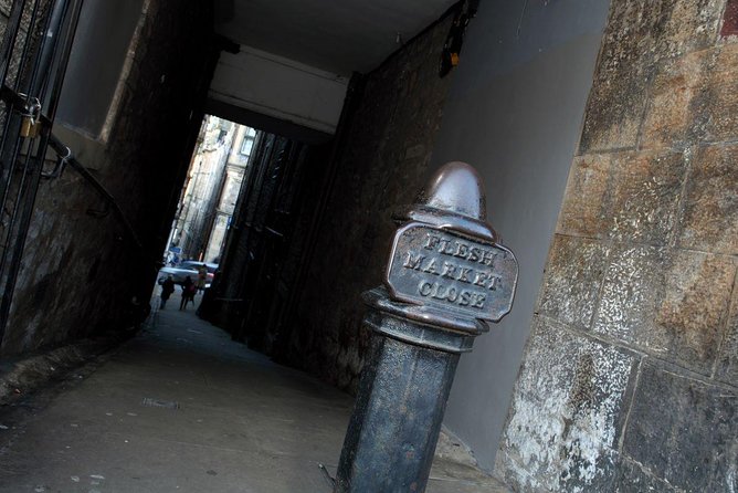 Multi-Sensory Haunted Underground Vaults Tour in Edinburgh - Who should book this haunted vaults tour in Edinburgh?