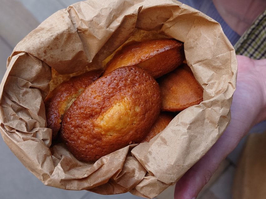 No Diet Club - Best food Tour in East London - Weather-Proof Fun: Rain or Shine Means You Still Eat Well